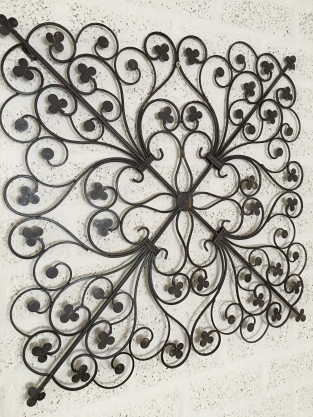 Beautifully beautiful decorative metal wall ornament.